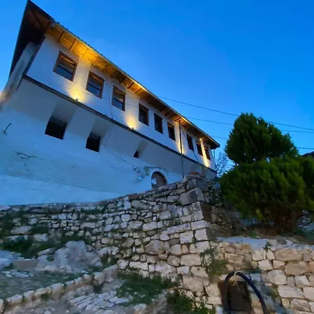 Lion בית הארחה